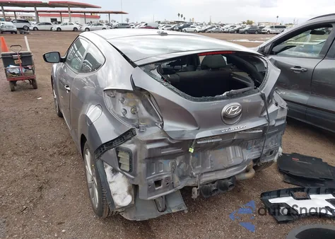 2016 Hyundai Veloster z USA, uszkodzony, nr VIN KMHTC6AD2GU270399